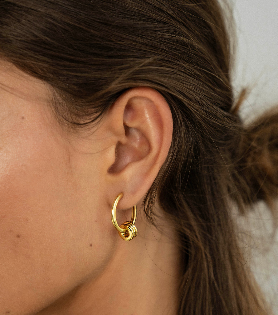 Sleek line charm