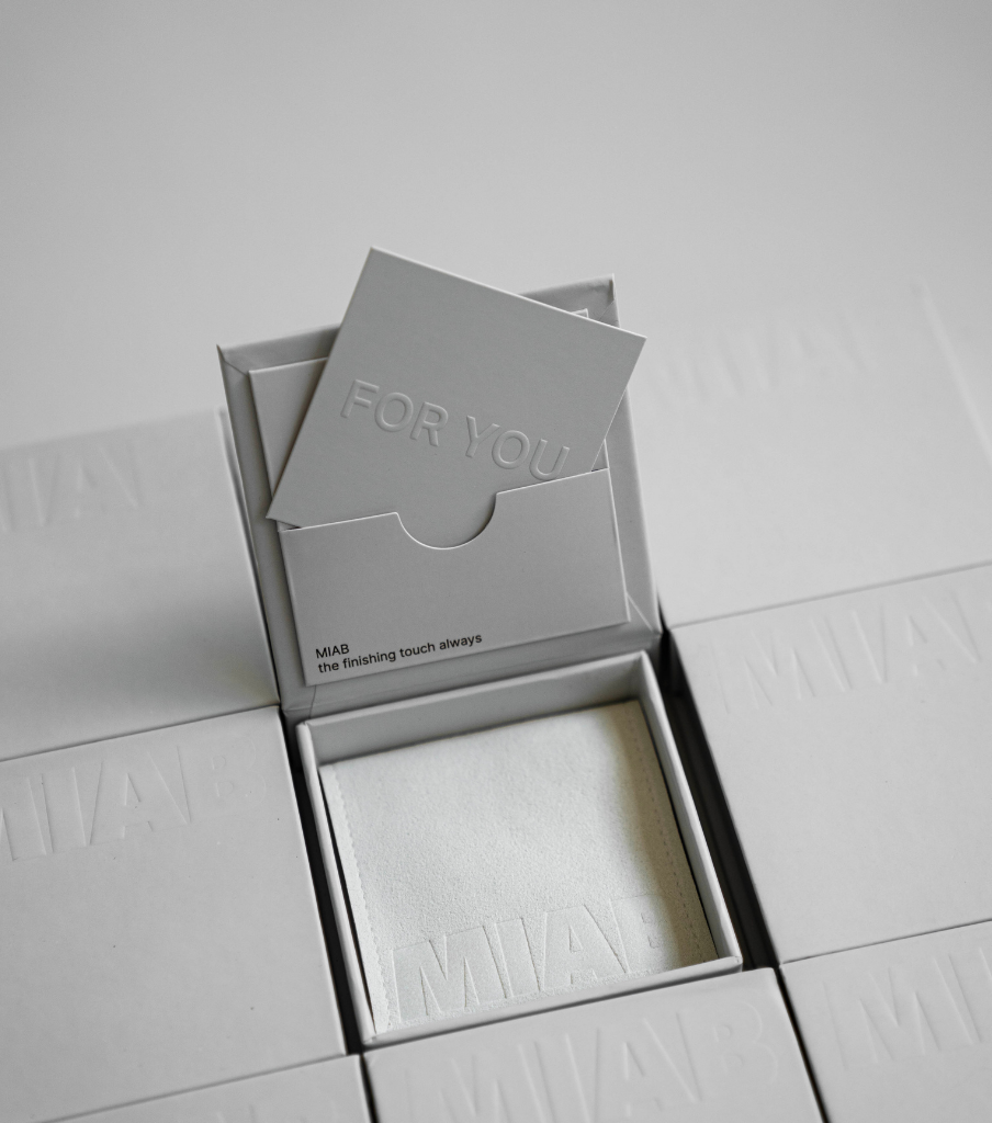 Ring 14k - deep garnet