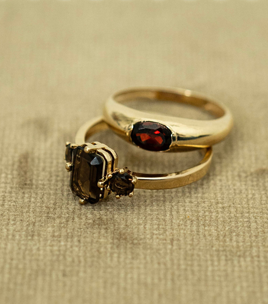 Ring 14k - deep garnet