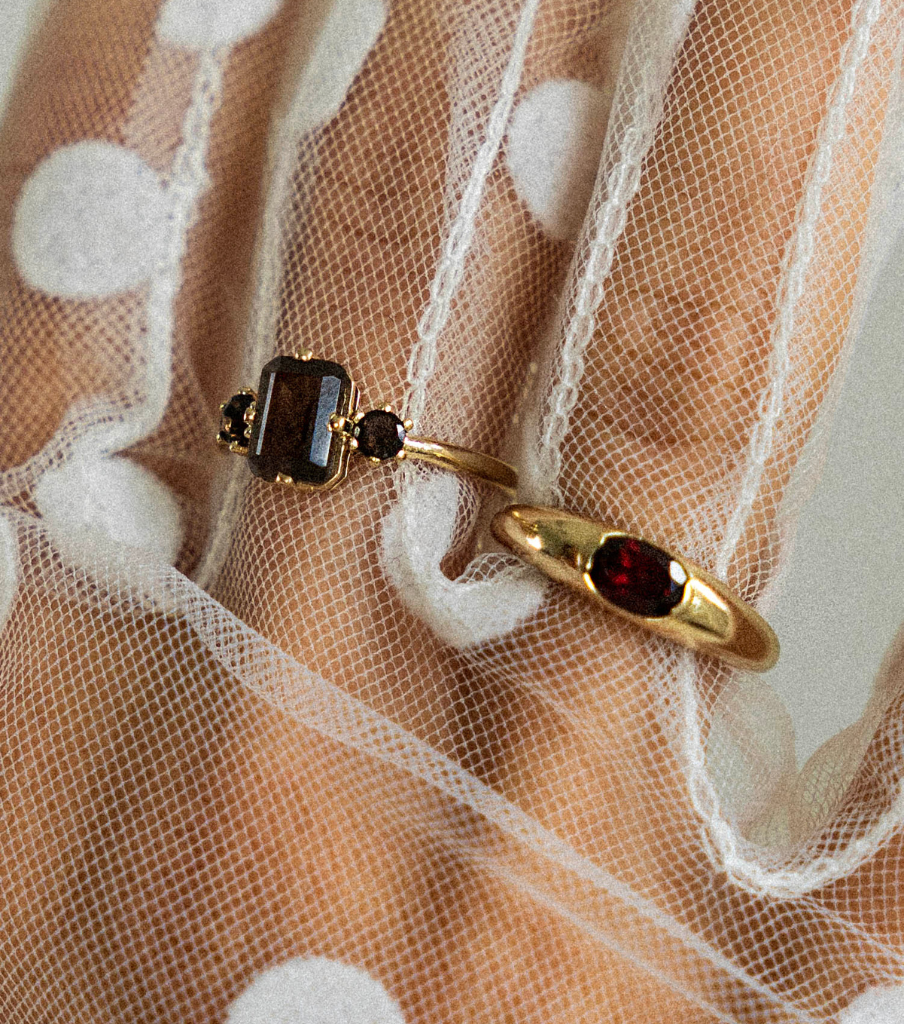 Ring 14k - deep garnet