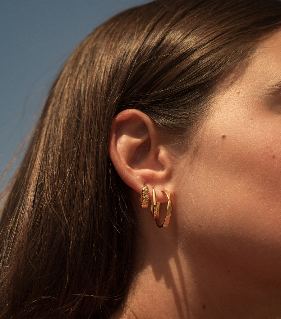 Earrings - large swirled click 