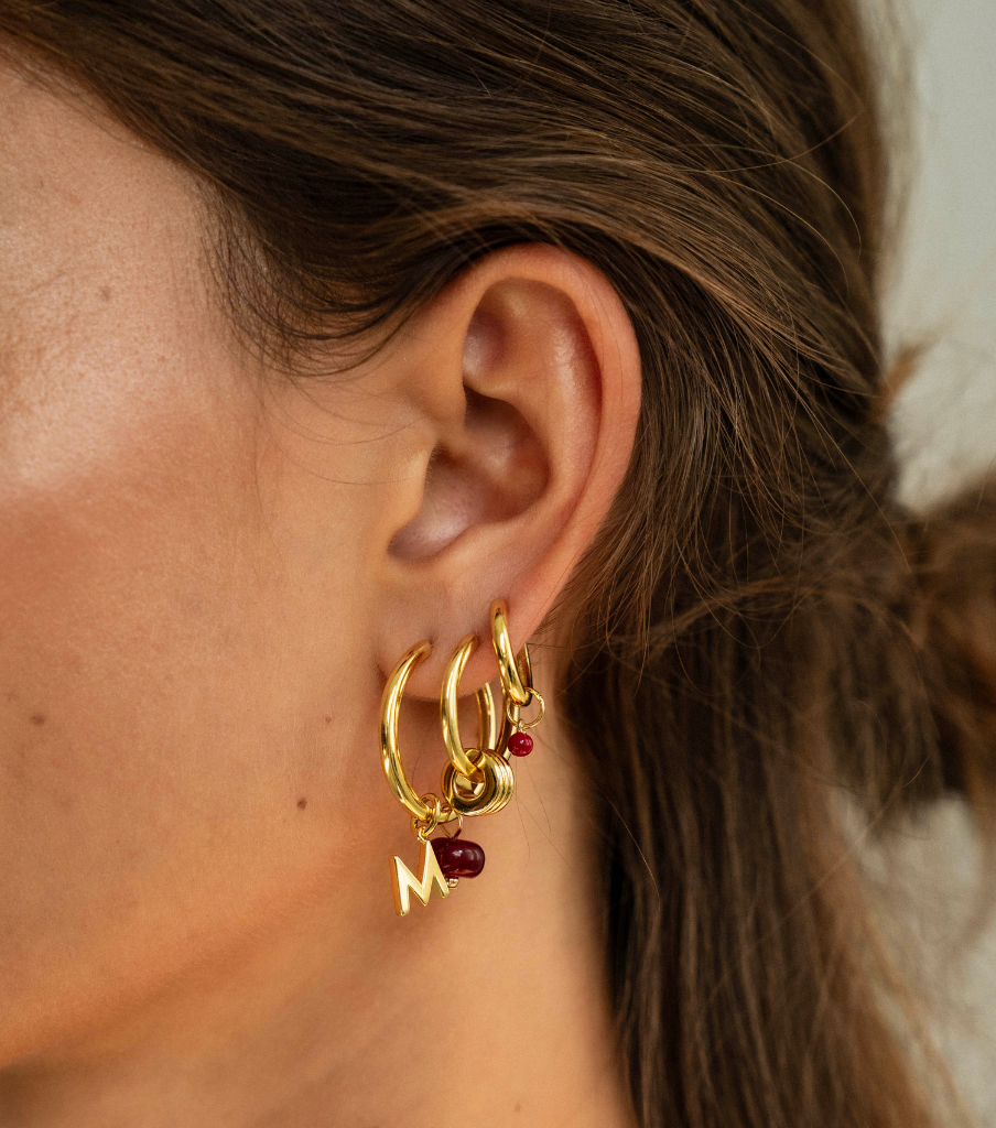Sleek line charm