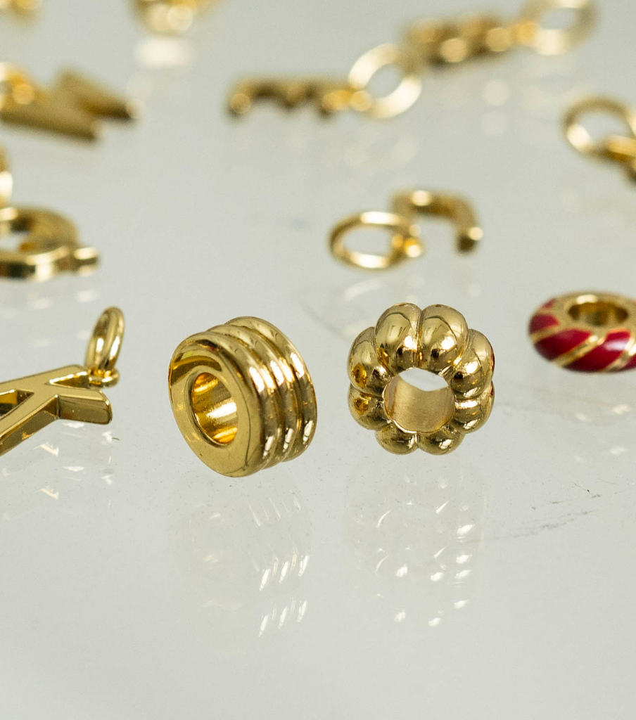 Sleek line charm